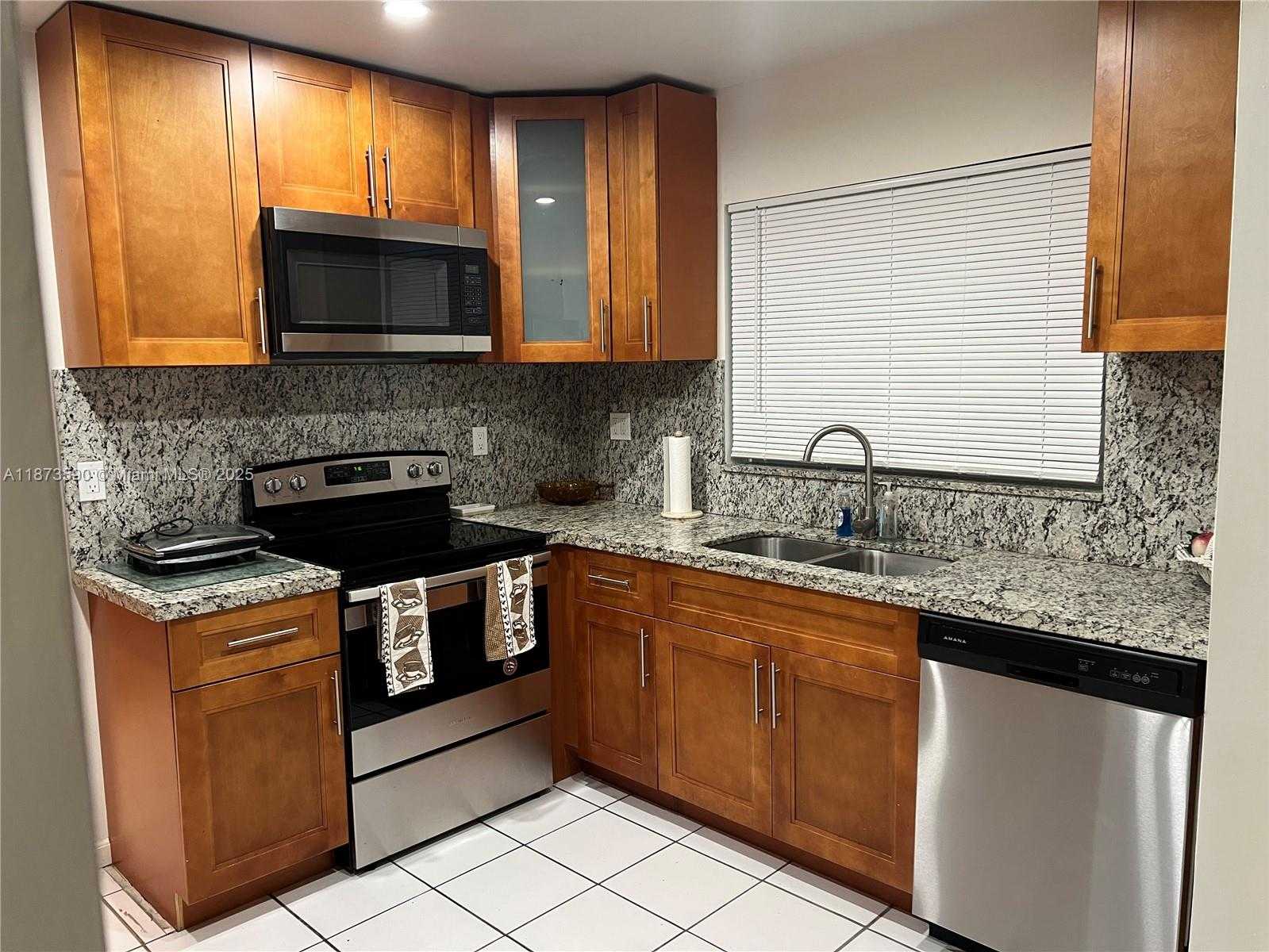 Small Image of 749 SOUTH WEST 99TH CT CIR, Miami Number 8