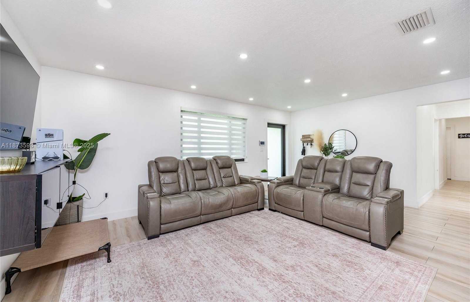 Small Image of 10040 SOUTH WEST 212TH ST, Cutler Bay Number 12