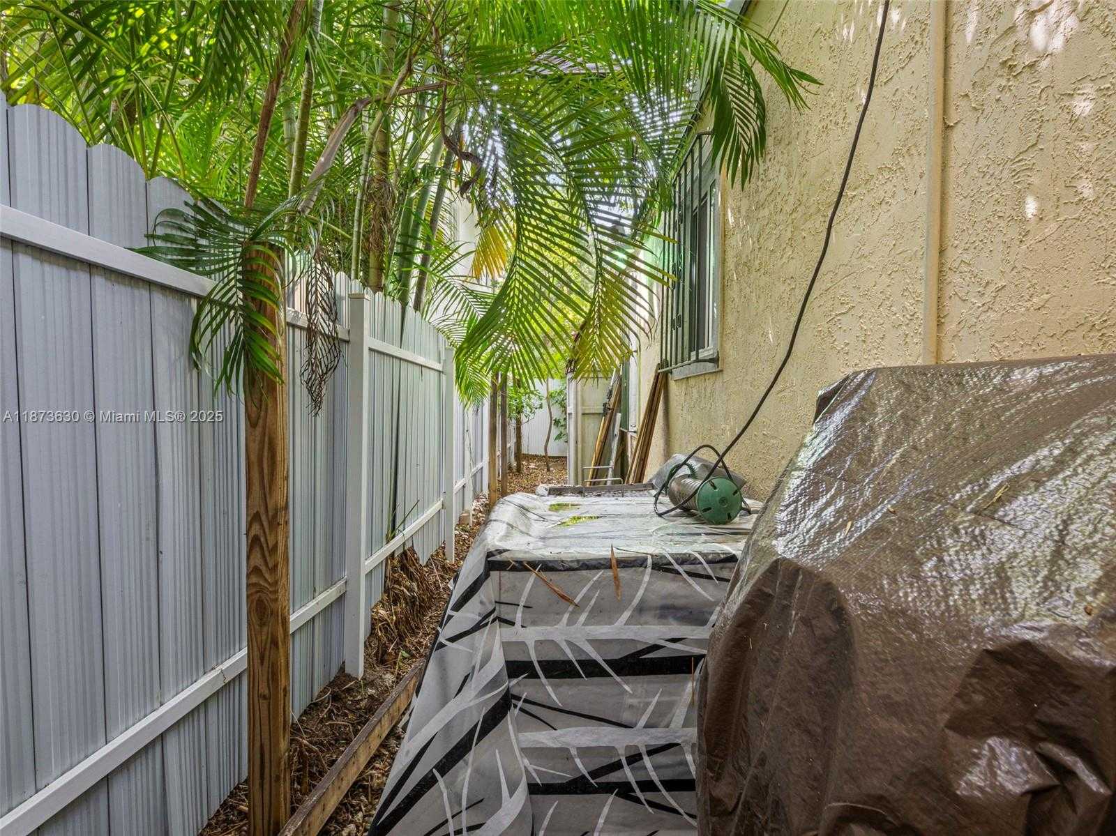 Small Image of 2295 SOUTH WEST 16TH CT, Miami Number 18