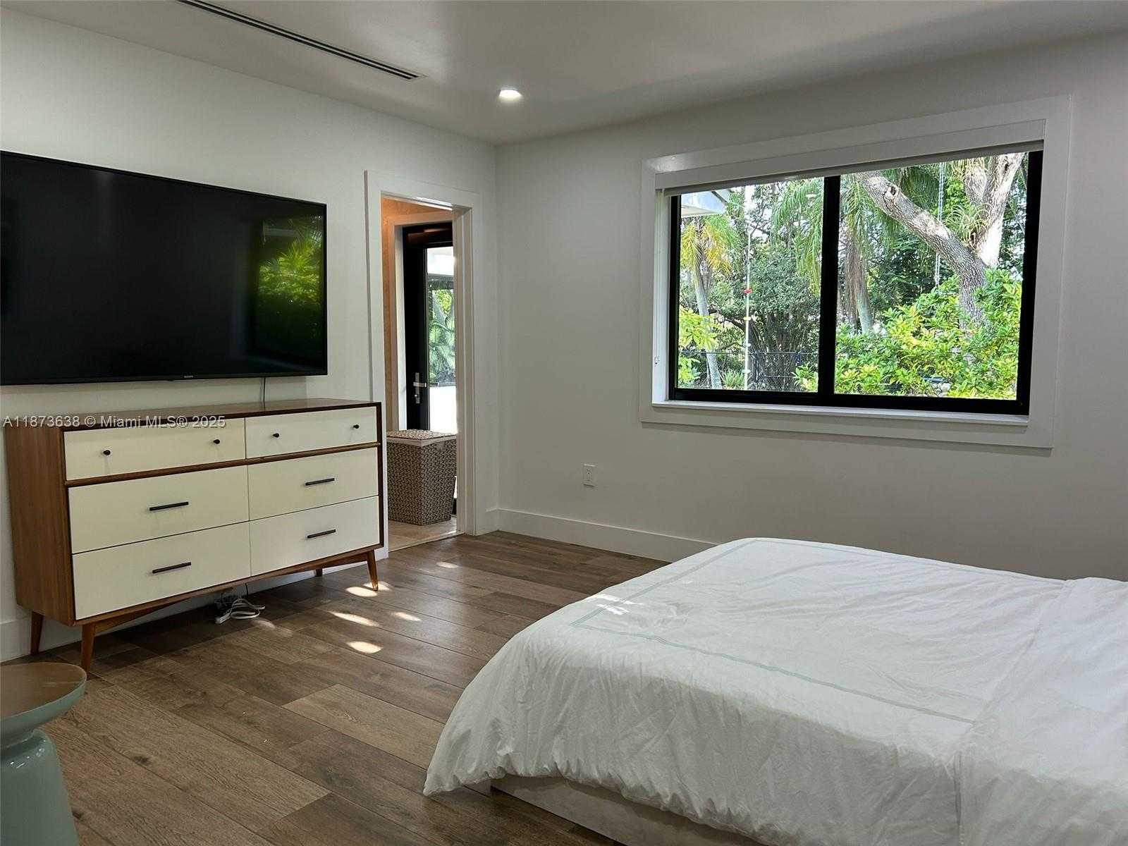 Small Image of 10261 SOUTH WEST 109TH ST, Miami Number 11