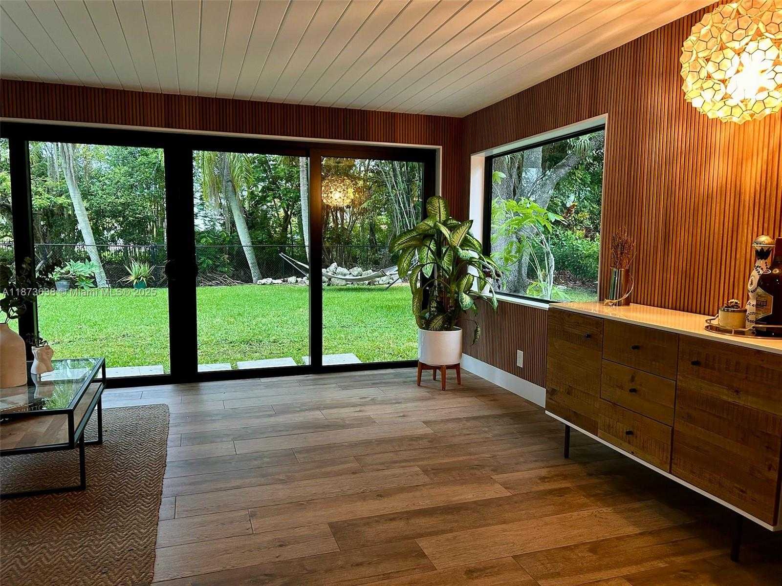 Small Image of 10261 SOUTH WEST 109TH ST, Miami Number 2