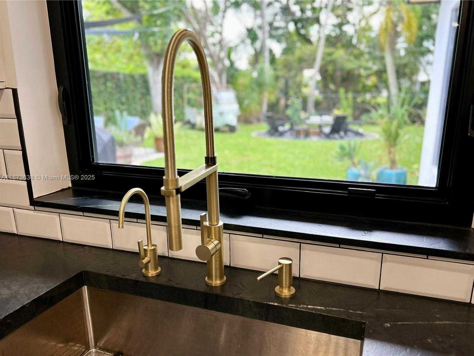 Small Image of 10261 SOUTH WEST 109TH ST, Miami Number 4