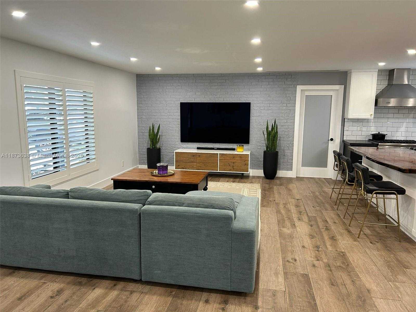 Small Image of 10261 SOUTH WEST 109TH ST, Miami Number 7