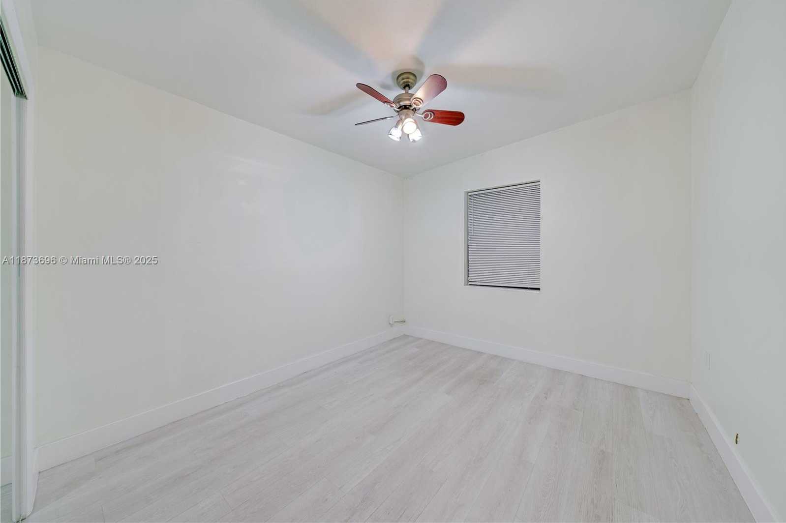 Small Image of 5677 MAYPOP RD, West Palm Beach Number 16