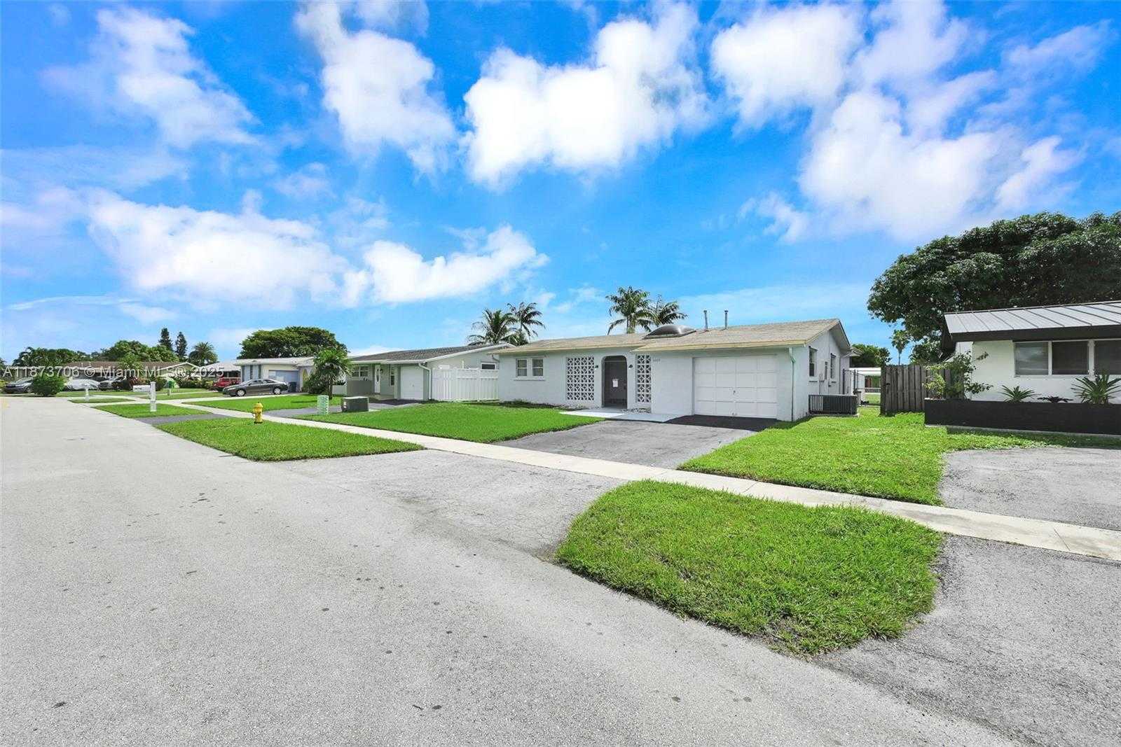 Small Image of 9480 NORTH WEST 24TH PL, Sunrise Number 10