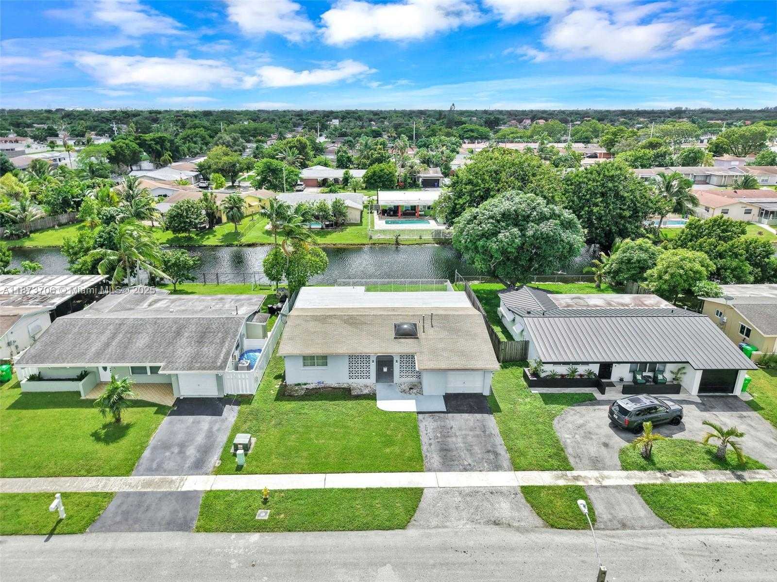 Small Image of 9480 NORTH WEST 24TH PL, Sunrise Number 2