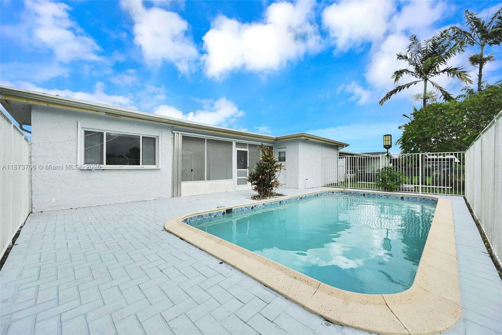 Small Image of 9480 NORTH WEST 24TH PL, Sunrise Number 22