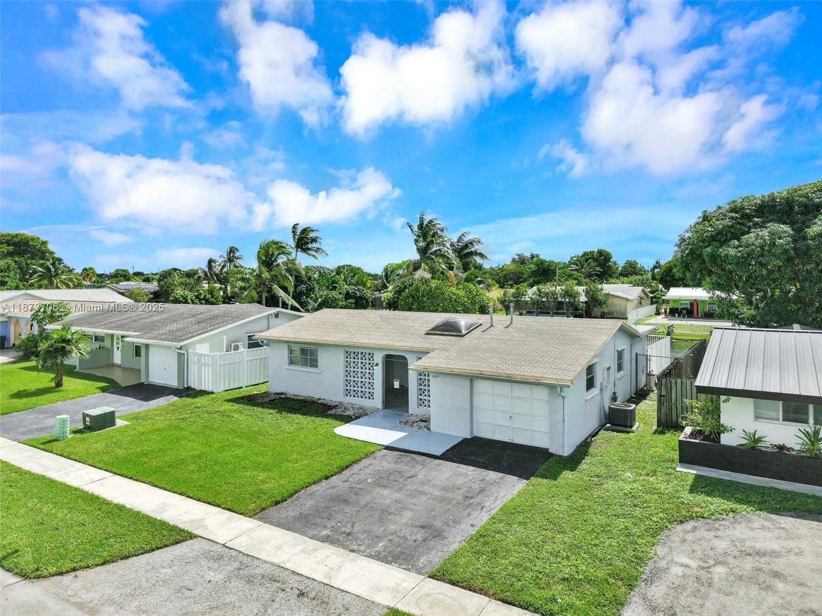 Small Image of 9480 NORTH WEST 24TH PL, Sunrise Number 3