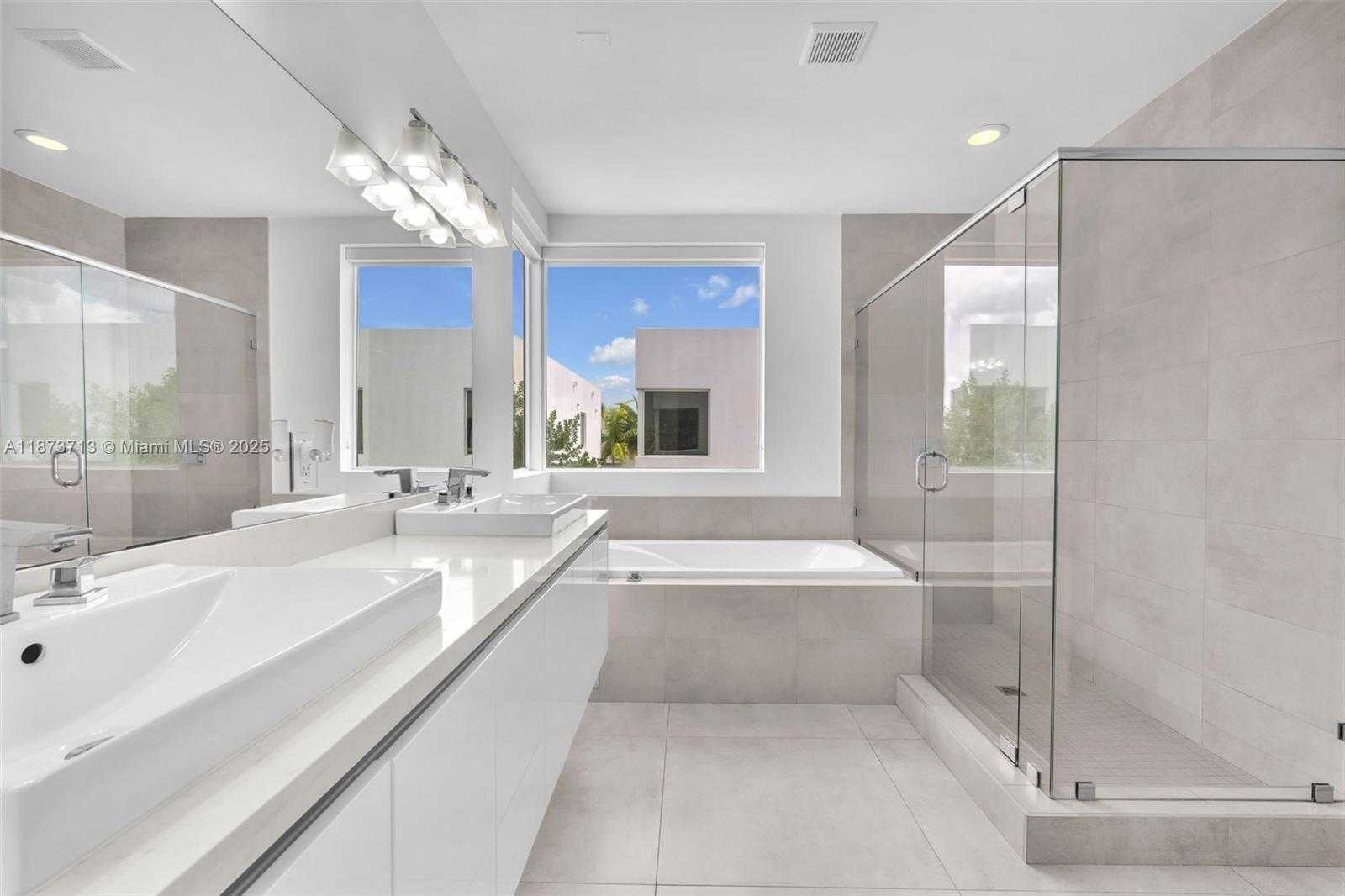 Small Image of 7457 NORTH WEST 101ST AVE, Doral Number 33