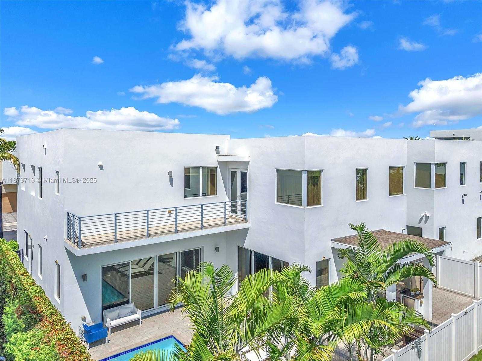 Small Image of 7457 NORTH WEST 101ST AVE, Doral Number 52