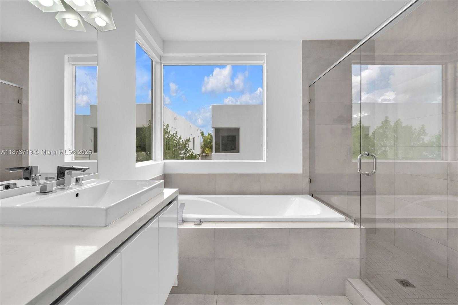 Small Image of 7457 NORTH WEST 101ST AVE, Doral Number 72