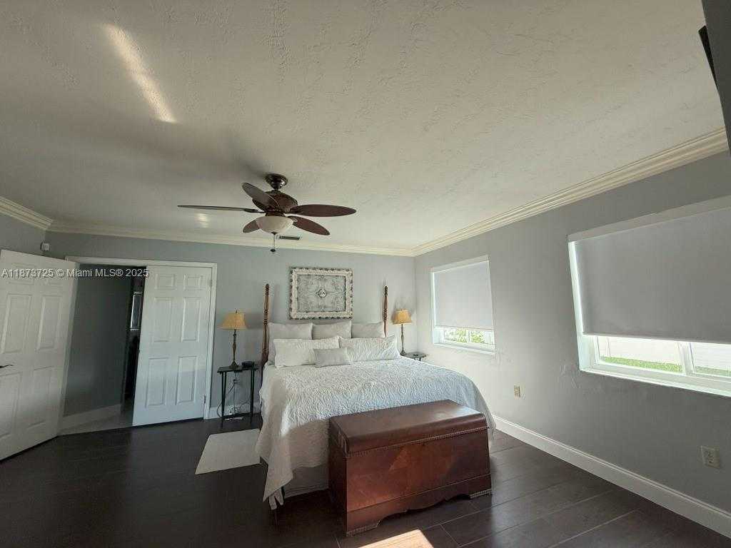 Small Image of 10700 SOUTH WEST 139TH RD, Miami Number 10