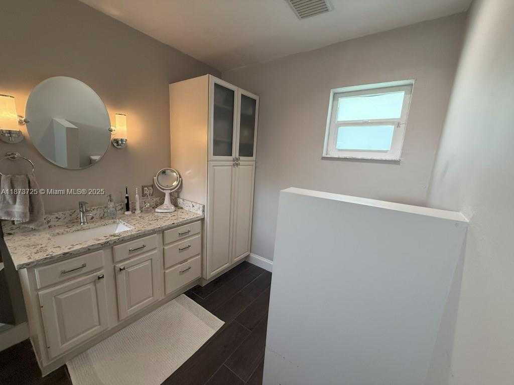 Small Image of 10700 SOUTH WEST 139TH RD, Miami Number 11