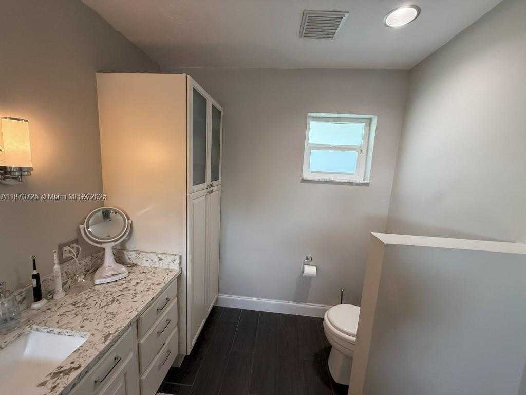 Small Image of 10700 SOUTH WEST 139TH RD, Miami Number 12