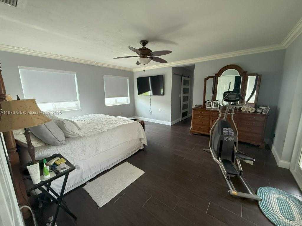 Small Image of 10700 SOUTH WEST 139TH RD, Miami Number 13