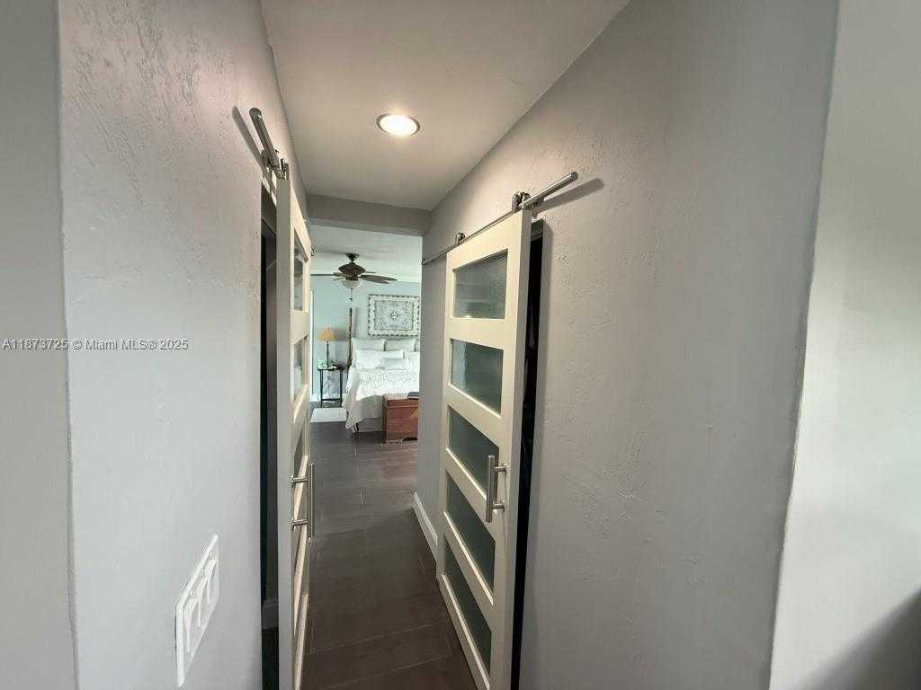 Small Image of 10700 SOUTH WEST 139TH RD, Miami Number 14