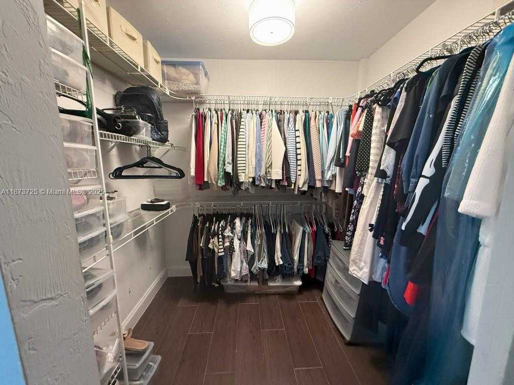 Small Image of 10700 SOUTH WEST 139TH RD, Miami Number 15