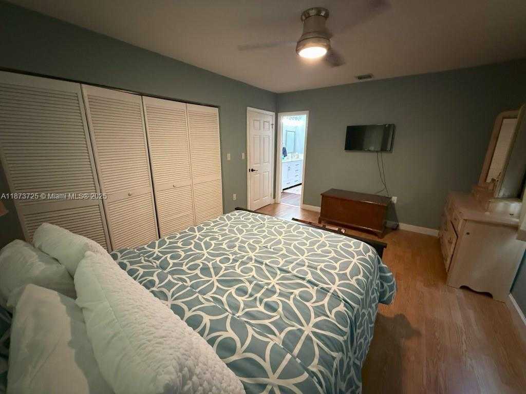 Small Image of 10700 SOUTH WEST 139TH RD, Miami Number 16