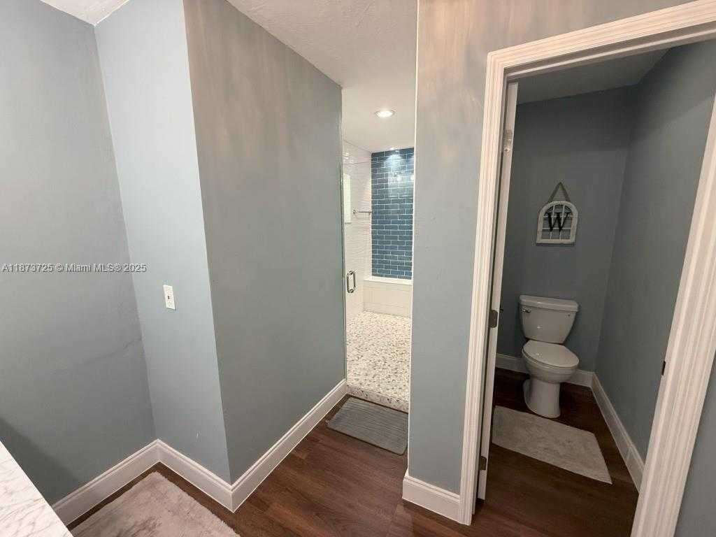 Small Image of 10700 SOUTH WEST 139TH RD, Miami Number 17