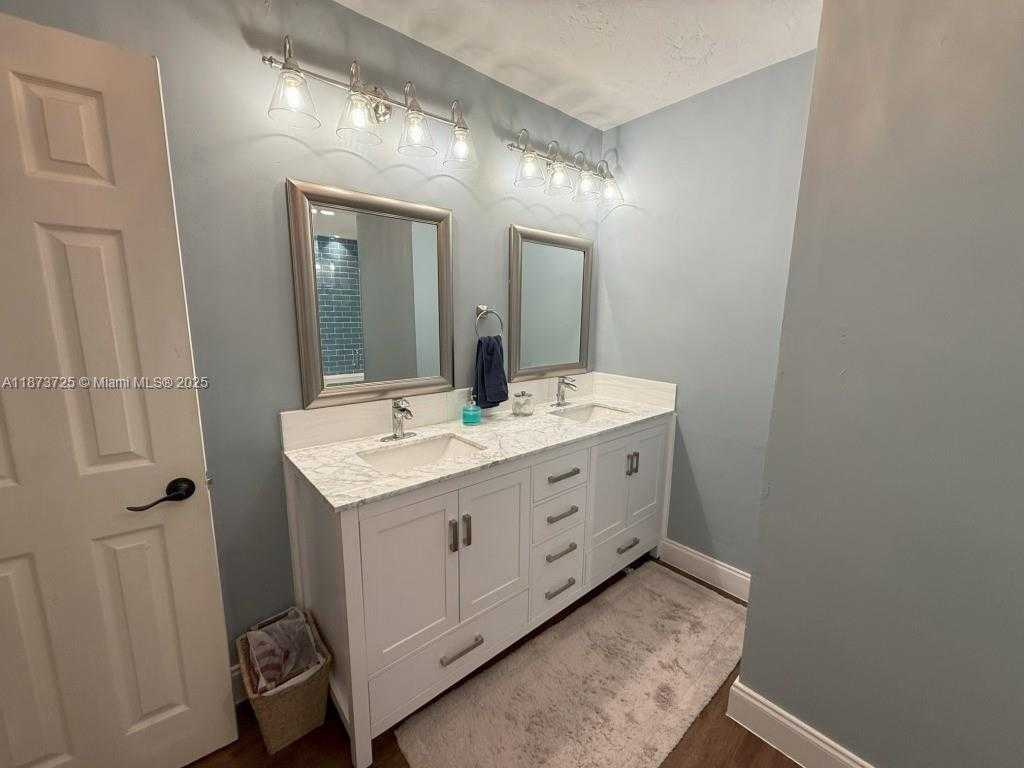 Small Image of 10700 SOUTH WEST 139TH RD, Miami Number 18