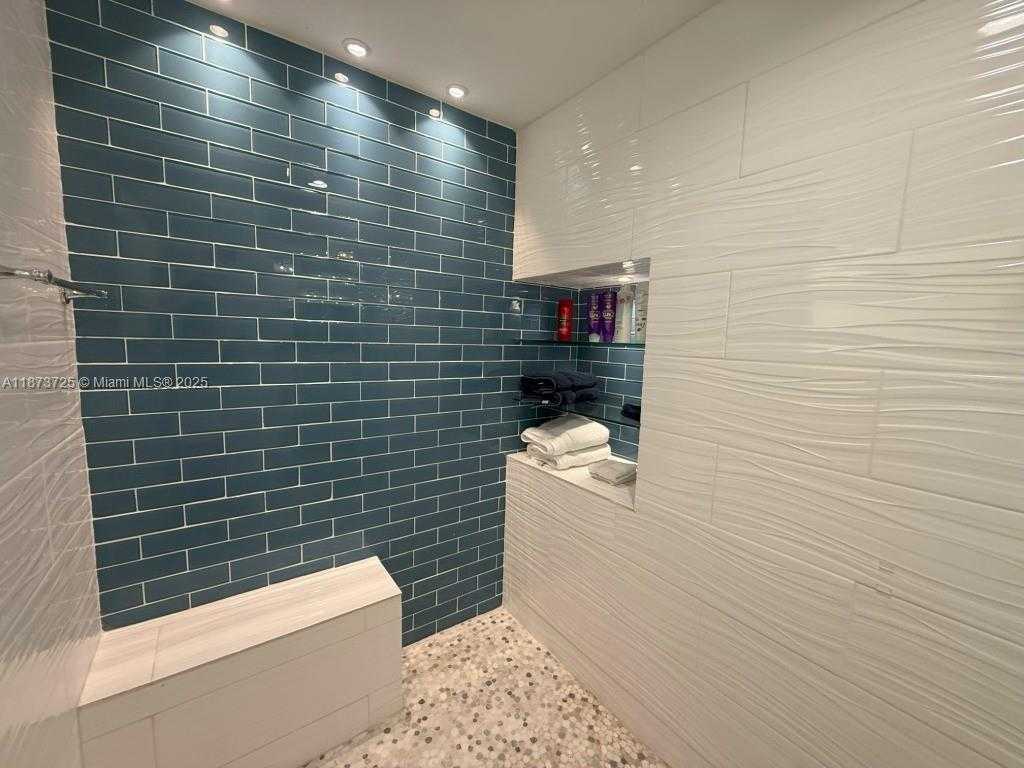 Small Image of 10700 SOUTH WEST 139TH RD, Miami Number 19