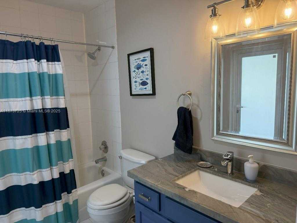 Small Image of 10700 SOUTH WEST 139TH RD, Miami Number 20