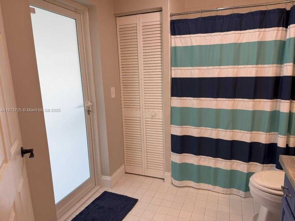Small Image of 10700 SOUTH WEST 139TH RD, Miami Number 21