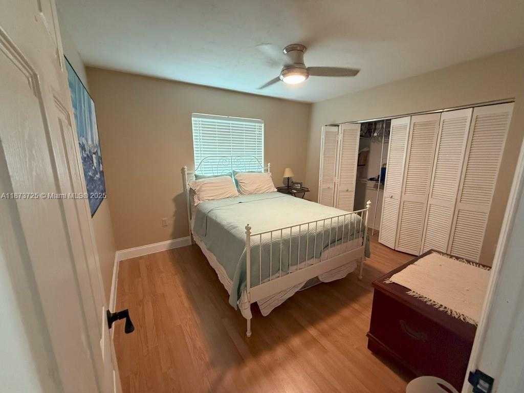 Small Image of 10700 SOUTH WEST 139TH RD, Miami Number 23