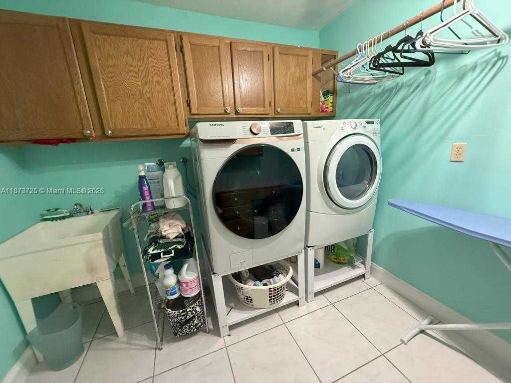 Small Image of 10700 SOUTH WEST 139TH RD, Miami Number 24