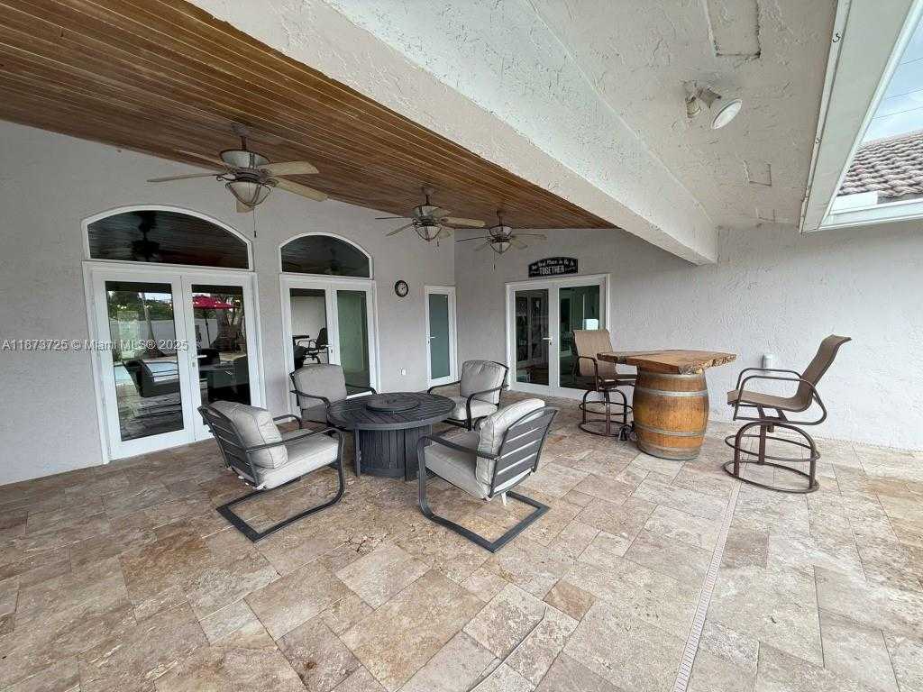 Small Image of 10700 SOUTH WEST 139TH RD, Miami Number 25