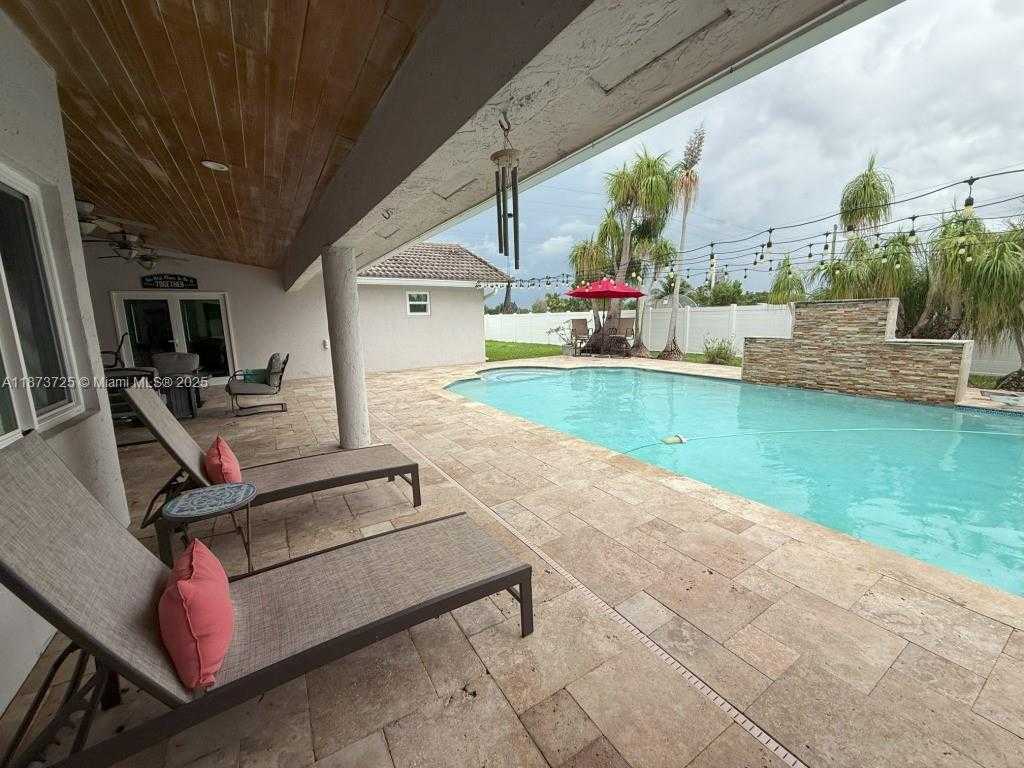 Small Image of 10700 SOUTH WEST 139TH RD, Miami Number 26