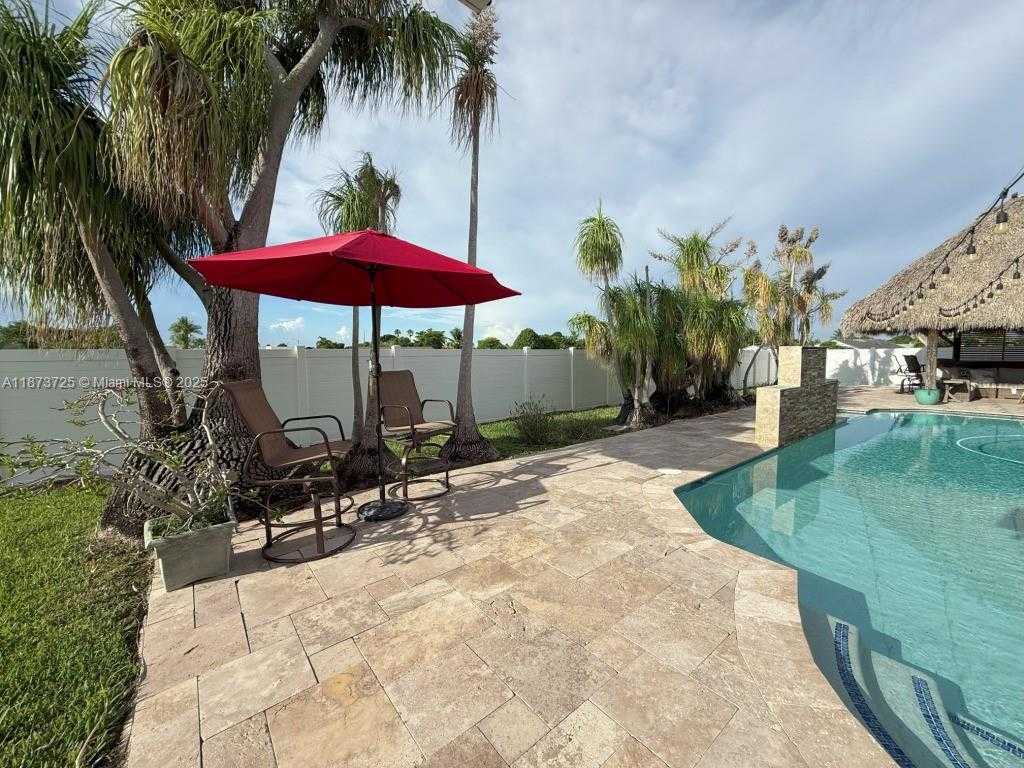 Small Image of 10700 SOUTH WEST 139TH RD, Miami Number 27
