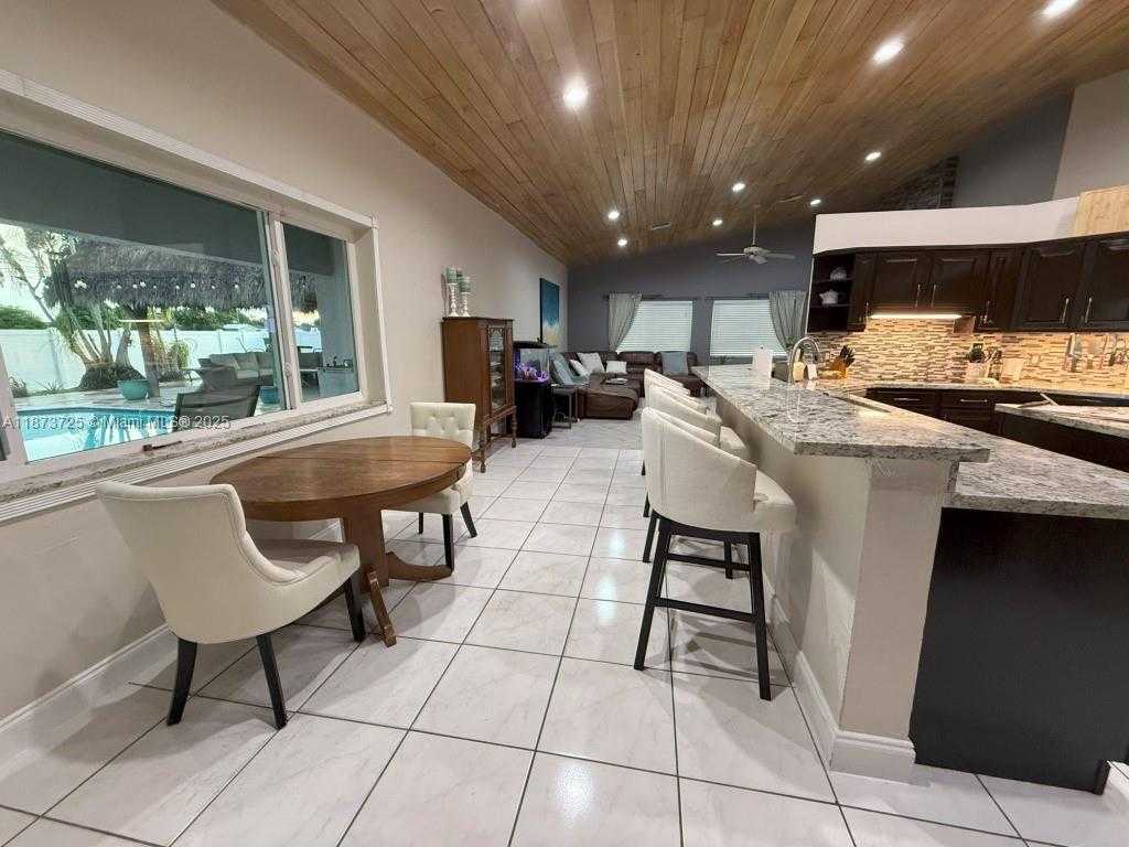 Small Image of 10700 SOUTH WEST 139TH RD, Miami Number 5