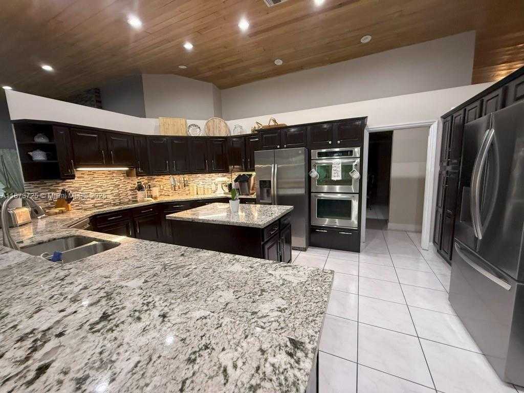 Small Image of 10700 SOUTH WEST 139TH RD, Miami Number 6