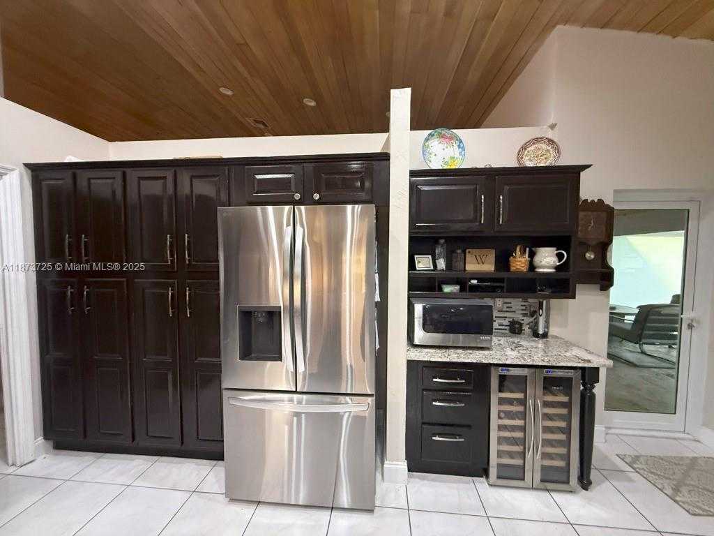 Small Image of 10700 SOUTH WEST 139TH RD, Miami Number 7