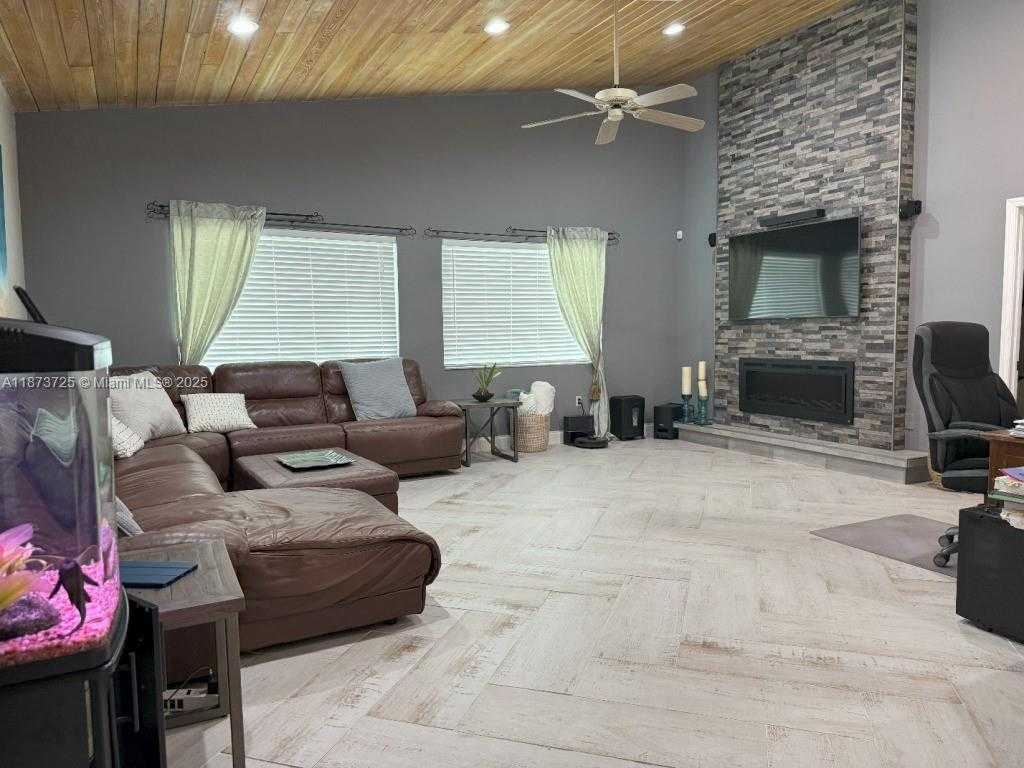 Small Image of 10700 SOUTH WEST 139TH RD, Miami Number 8