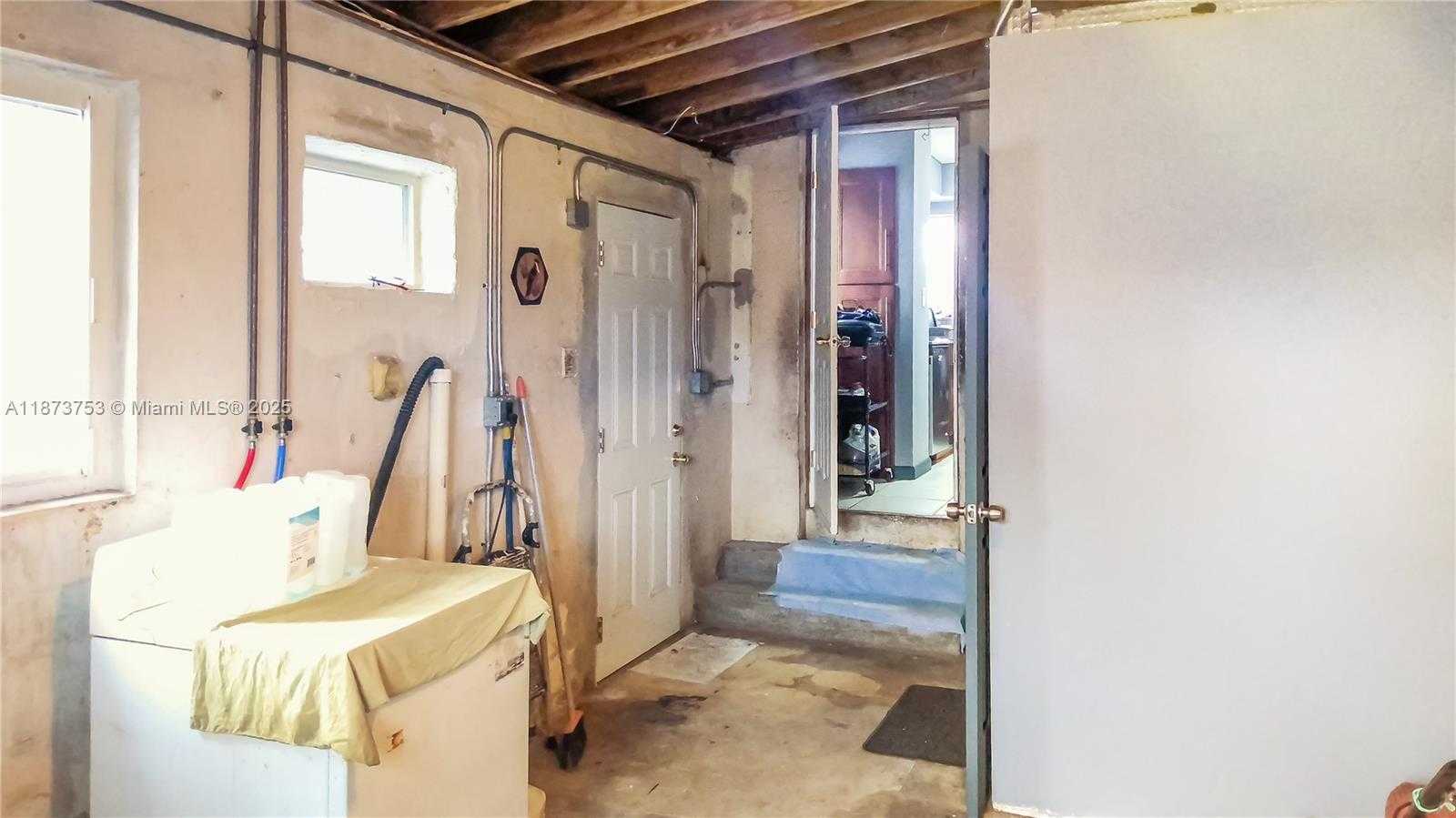 Small Image of 2995 NORTH WEST 88TH ST, Miami Number 10