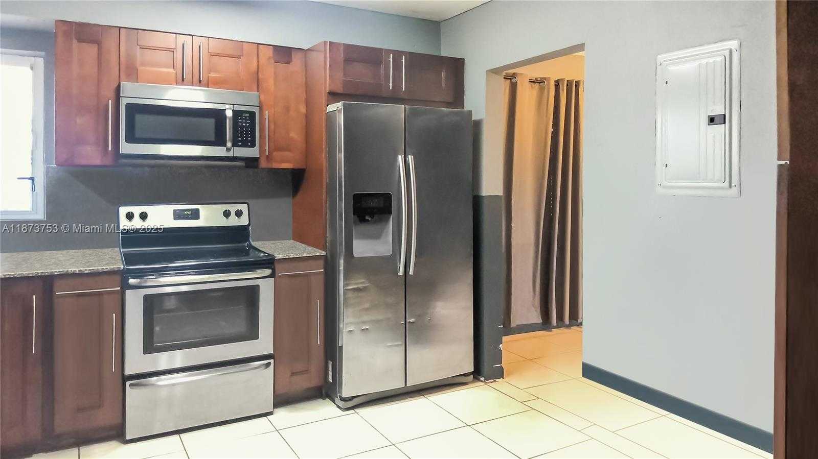 Small Image of 2995 NORTH WEST 88TH ST, Miami Number 11