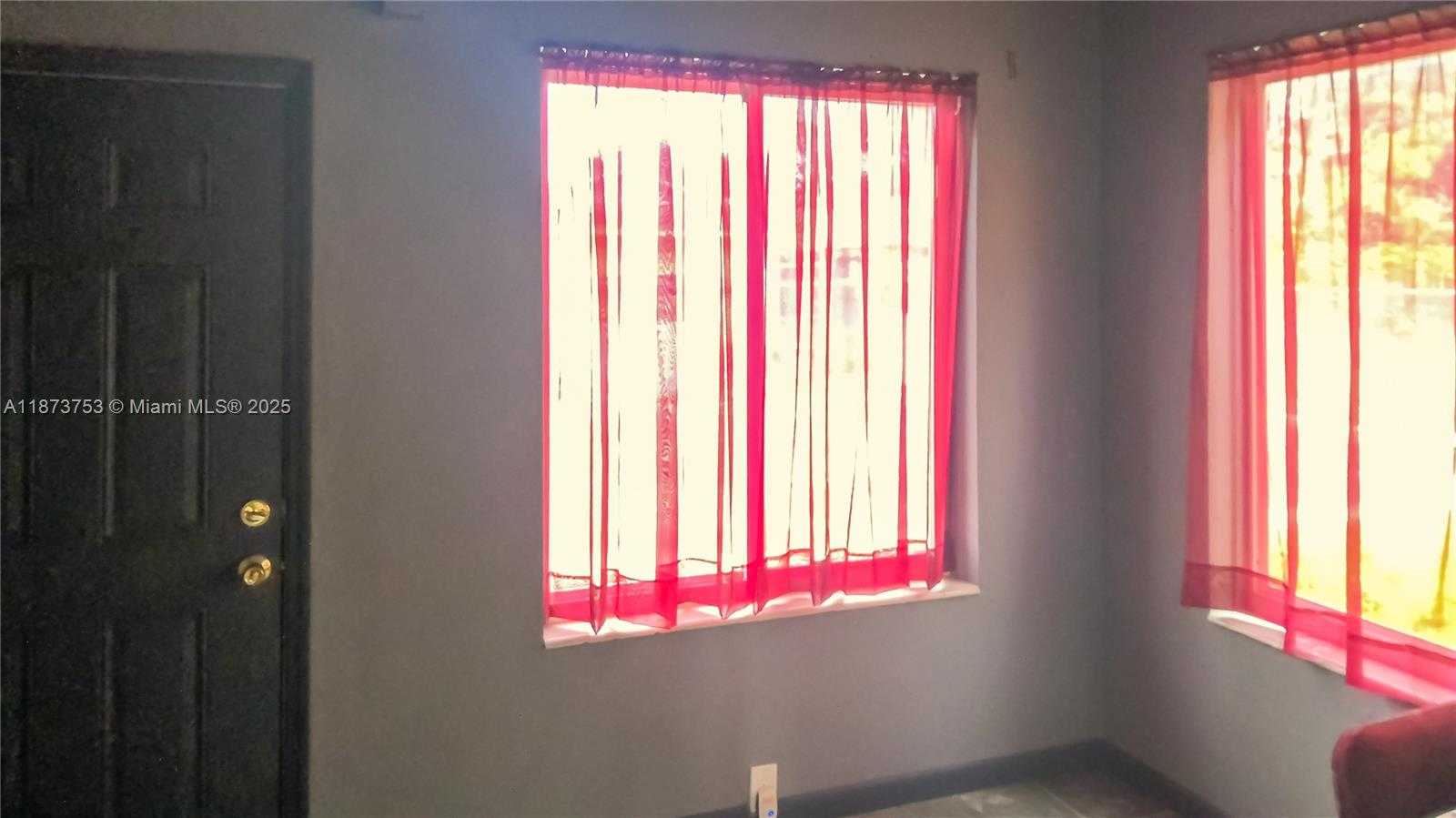 Small Image of 2995 NORTH WEST 88TH ST, Miami Number 15