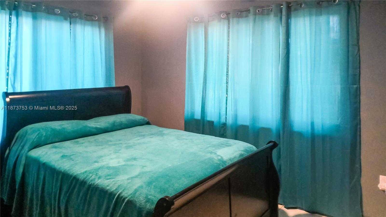Small Image of 2995 NORTH WEST 88TH ST, Miami Number 16