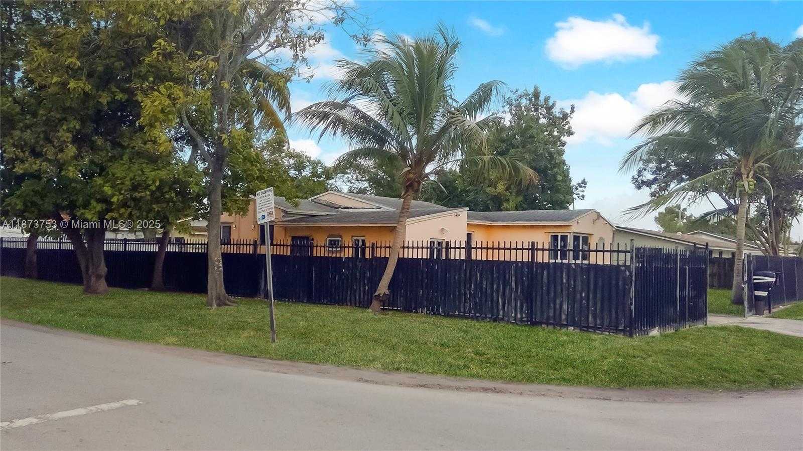 Small Image of 2995 NORTH WEST 88TH ST, Miami Number 17
