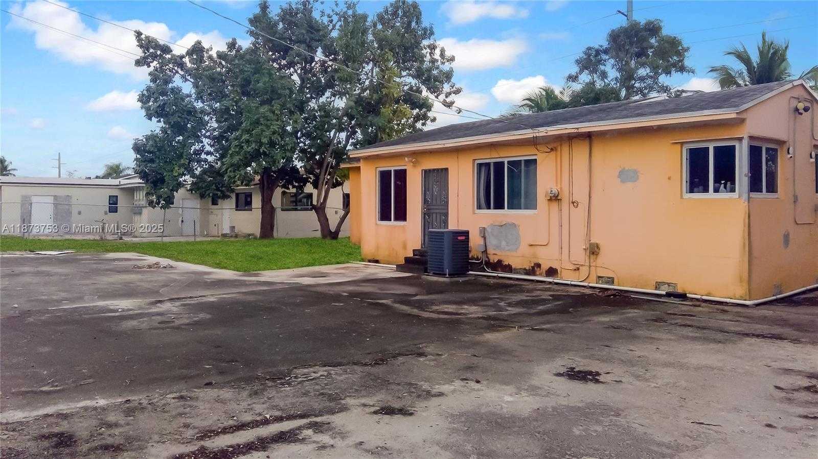 Small Image of 2995 NORTH WEST 88TH ST, Miami Number 18