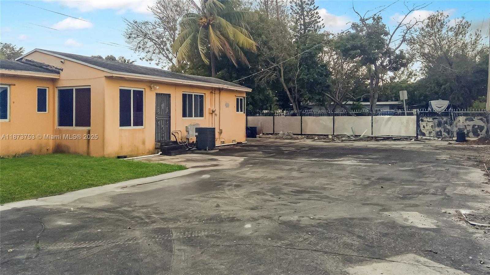 Small Image of 2995 NORTH WEST 88TH ST, Miami Number 20