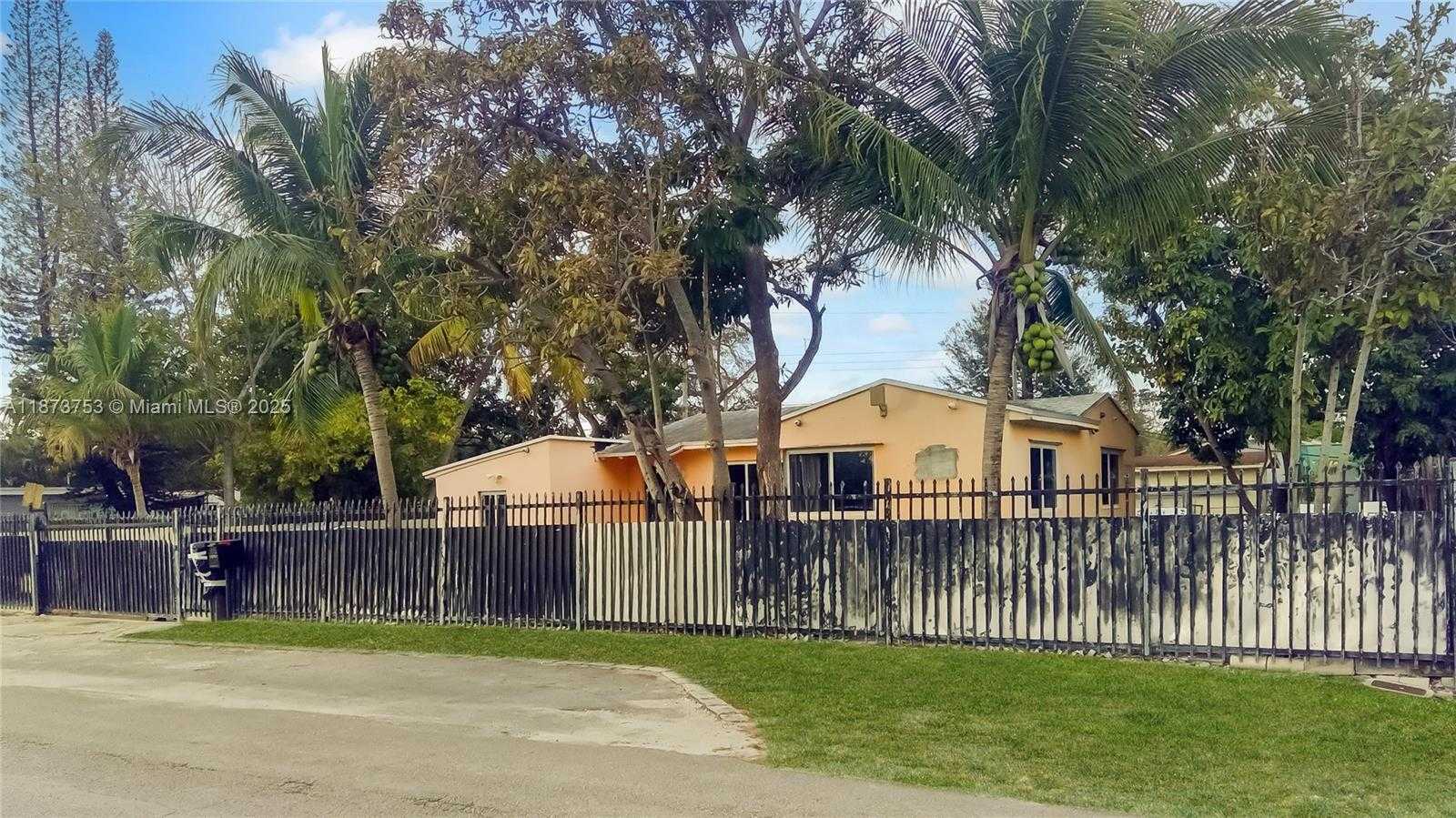 Small Image of 2995 NORTH WEST 88TH ST, Miami Number 3