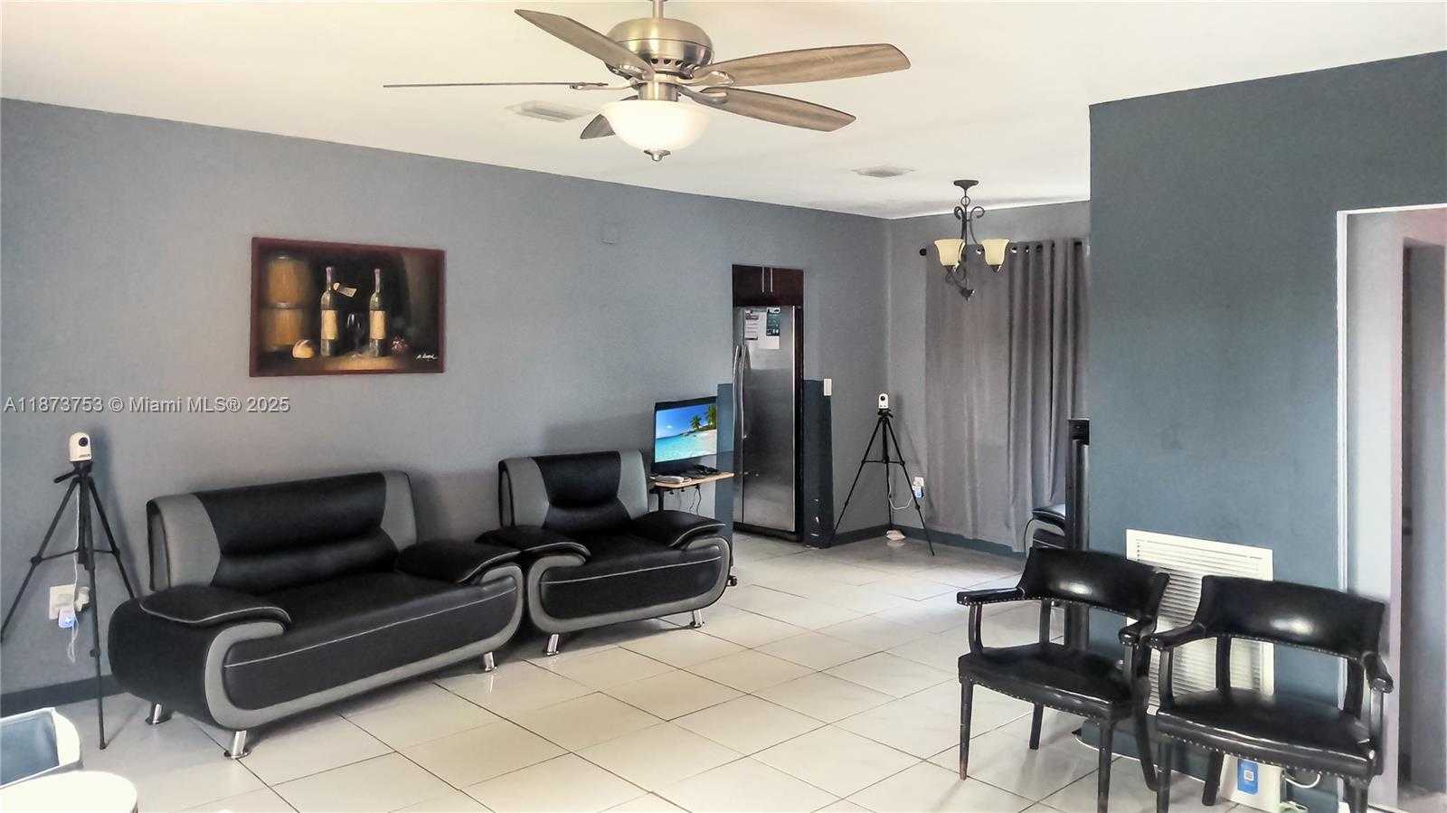 Small Image of 2995 NORTH WEST 88TH ST, Miami Number 4
