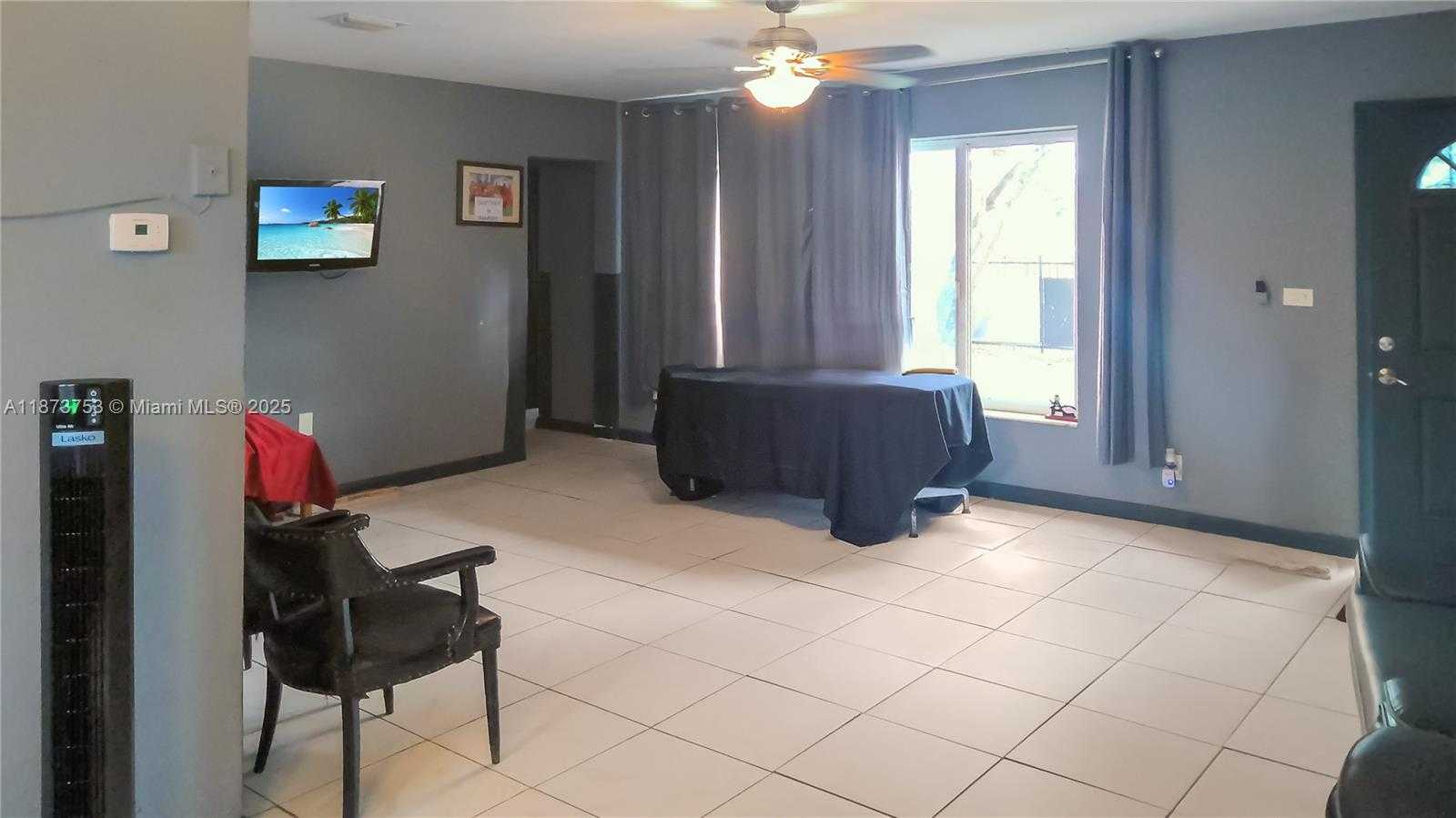 Small Image of 2995 NORTH WEST 88TH ST, Miami Number 5