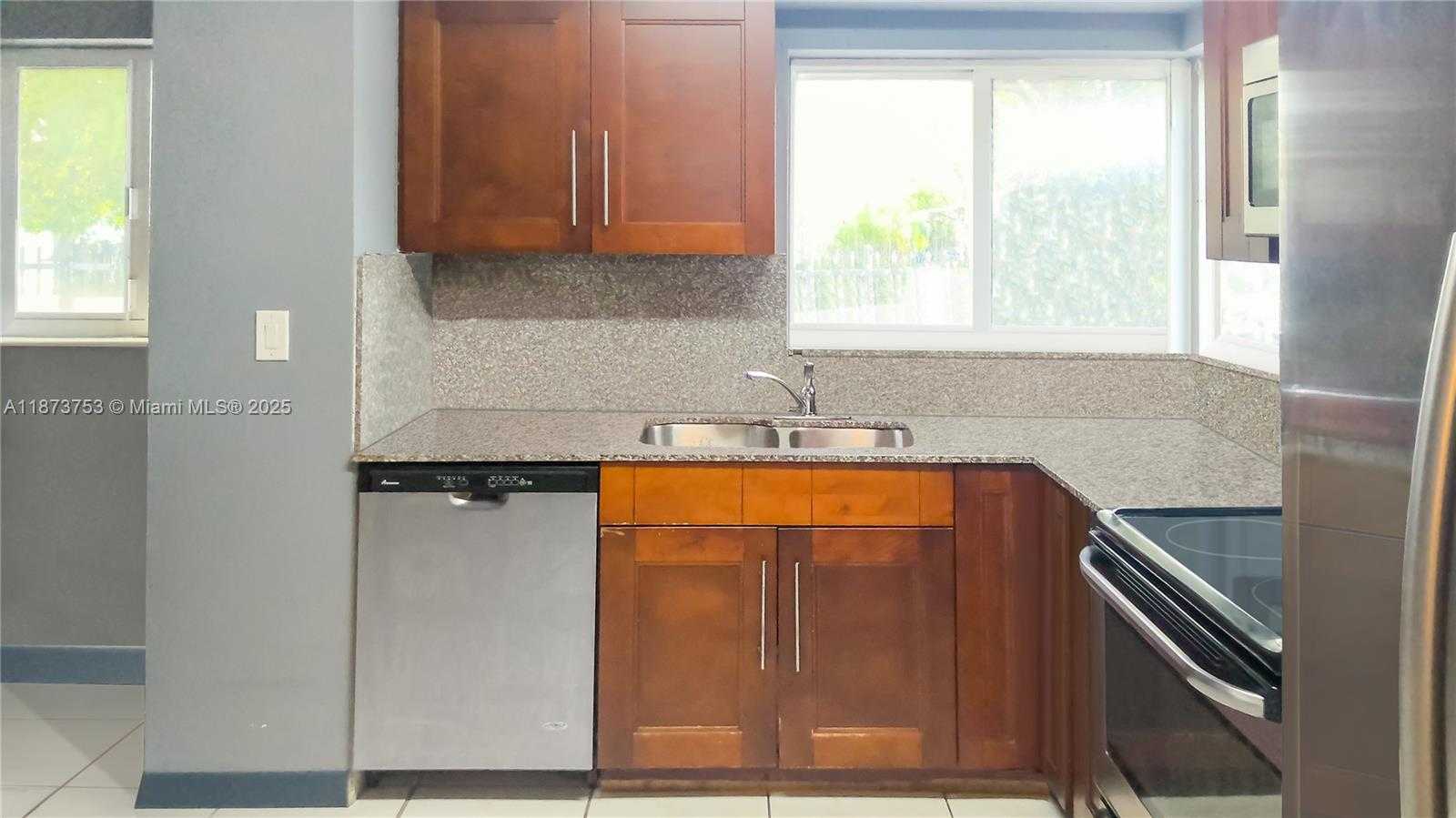 Small Image of 2995 NORTH WEST 88TH ST, Miami Number 6