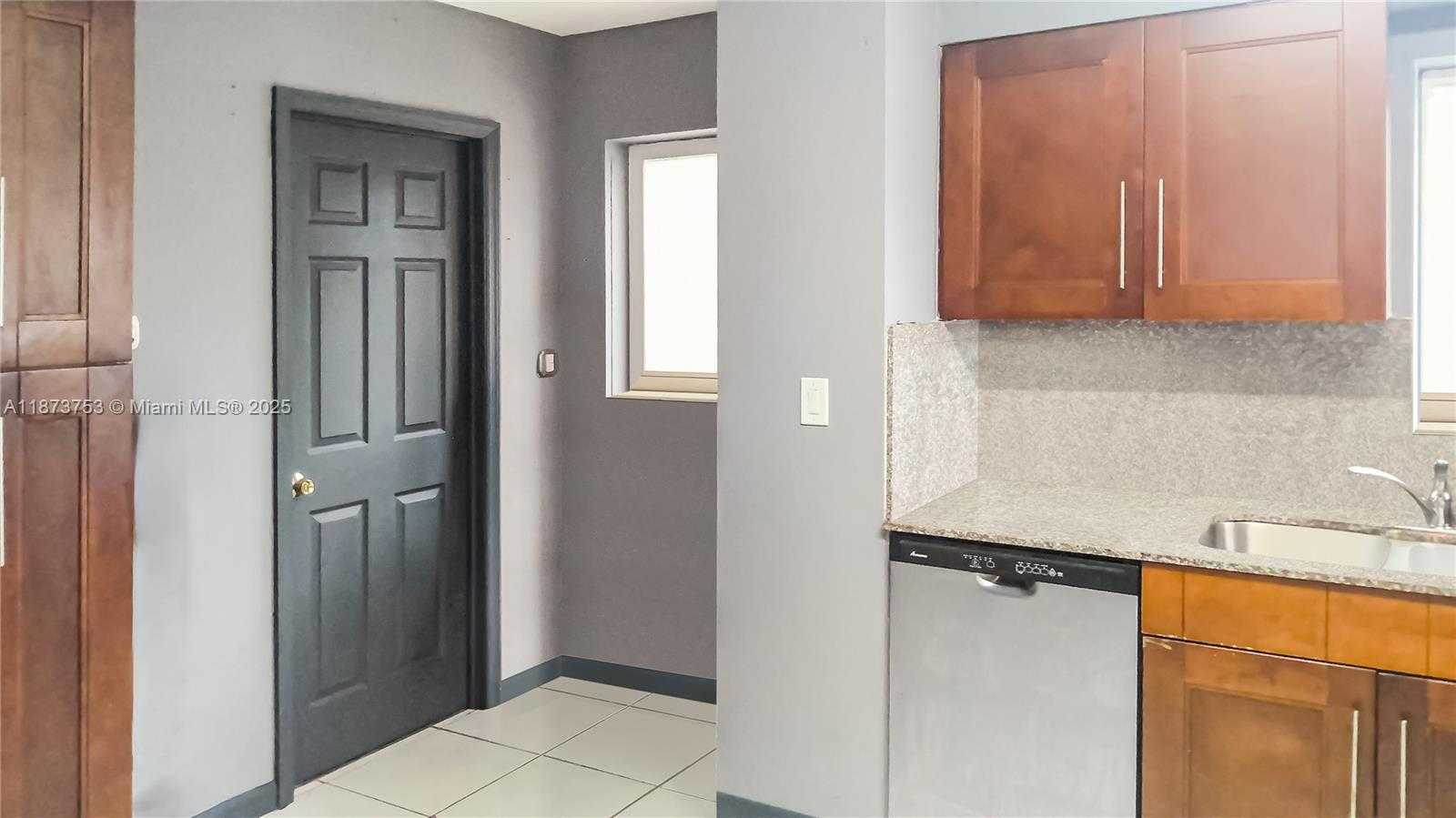 Small Image of 2995 NORTH WEST 88TH ST, Miami Number 7