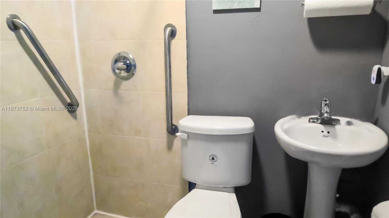 Small Image of 2995 NORTH WEST 88TH ST, Miami Number 9