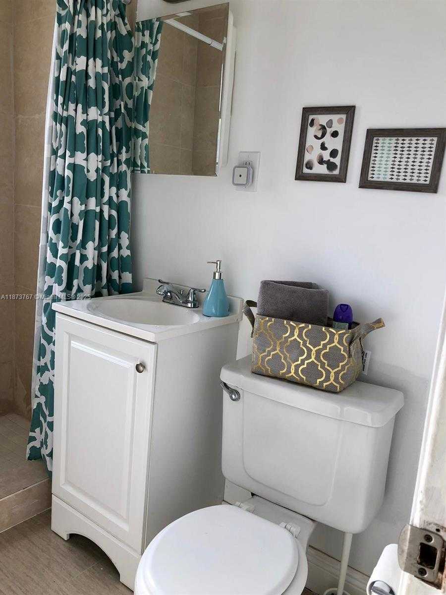 Small Image of 1501 NORTH EAST 3RD AVE, Fort Lauderdale Number 16